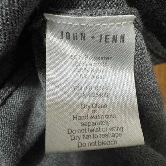 John + Jenn gray laced back cardigan size medium - Picture 5 of 5